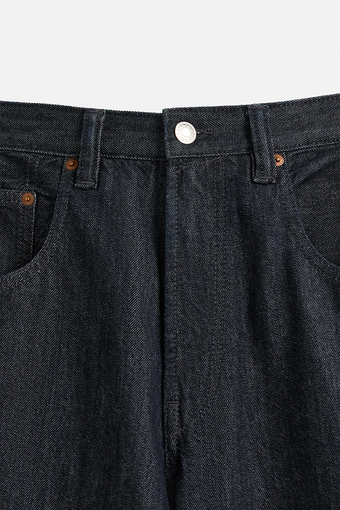 LIGHTWEIGHT BAGGY FIT JEANS