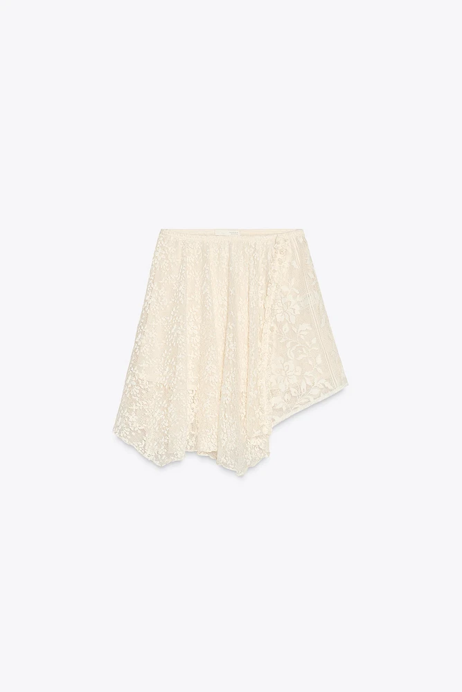 MINI-JUPE ASYMÉTRIQUE EN DENTELLE