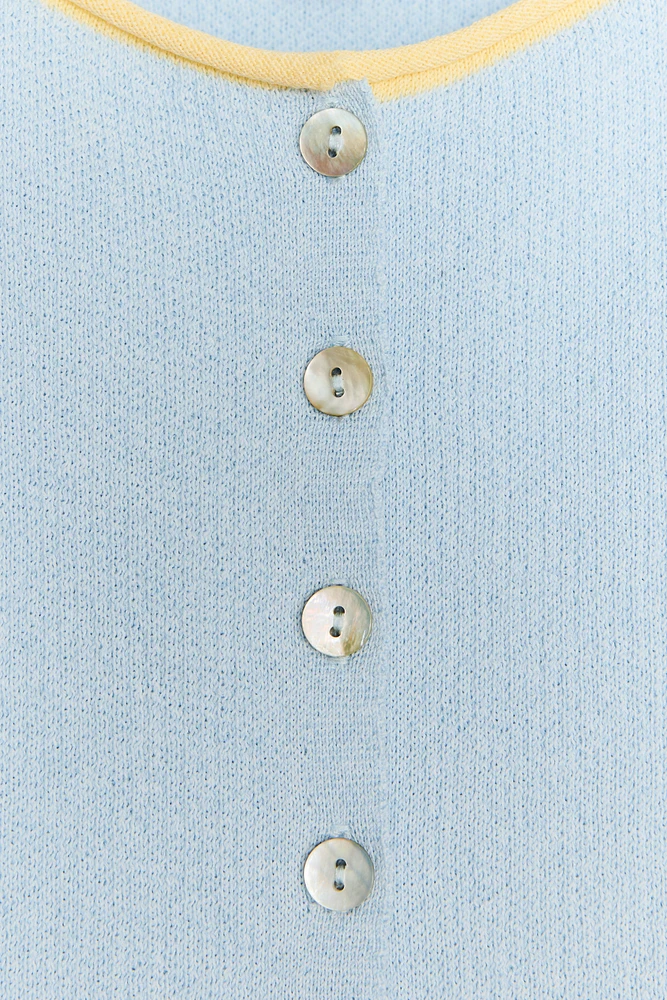 CONTRAST TRIM KNIT TOP