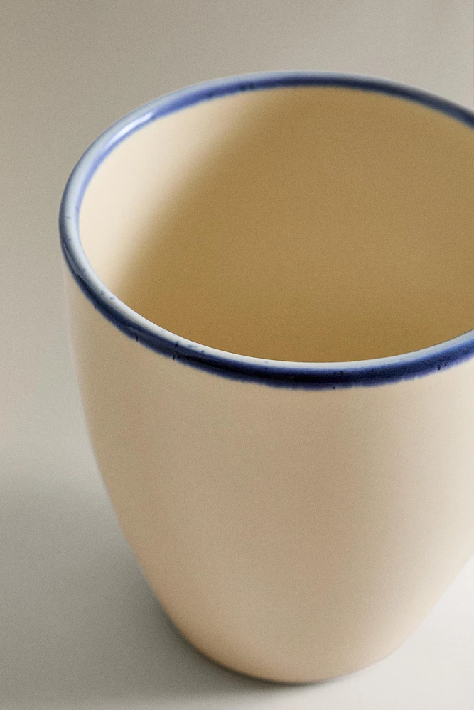 STONEWARE MUG WITH RIM DETAIL