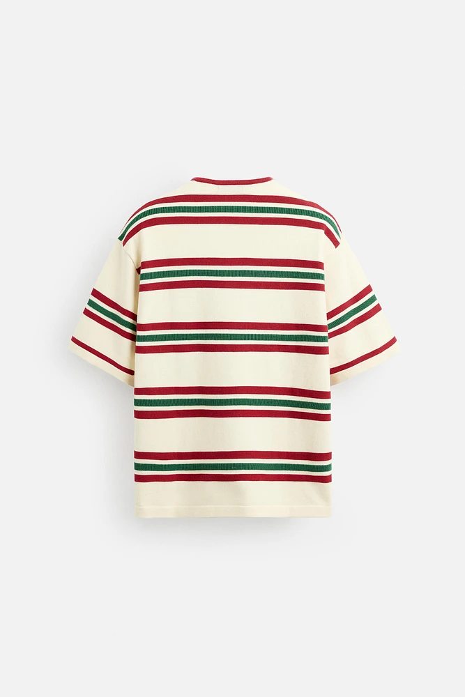 T-SHIRT EN MAILLE TEXTURÉE À RAYURES
