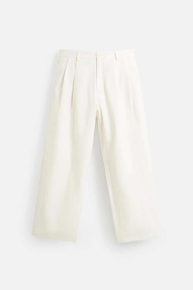 PANTALON À PLIS ET COUPE BALLON