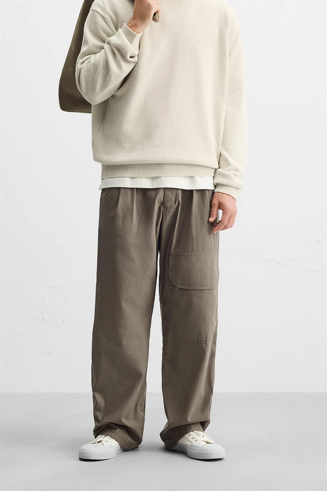 TEXTURED PLEATED PANTS