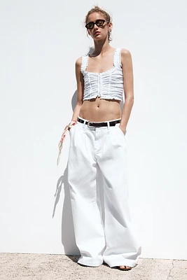TOP AVEC BRODERIES PERFORÉES