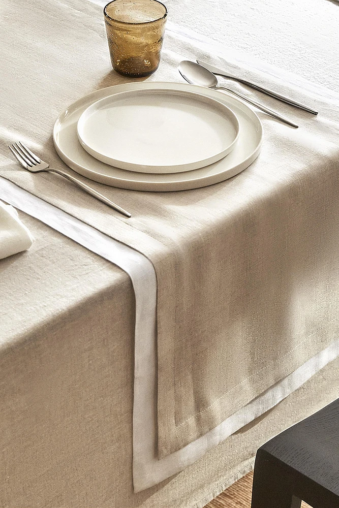 DOUBLE-LAYER LINEN TABLE RUNNER