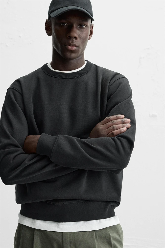 HEAVYWEIGHT CREW NECK SWEATSHIRT