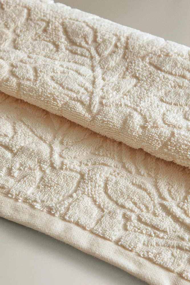 SERVIETTE DE BAIN JACQUARD FLORAL