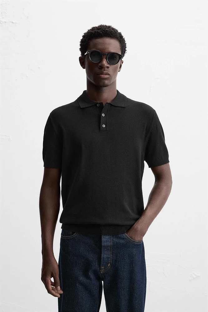 Knit polo shirt viscose blend fabric. Lapel collar with front button closure. Short sleeves. Side vents at hem. Rib trim.