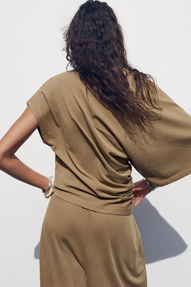 T-SHIRT ASYMÉTRIQUE DÉLAVÉ