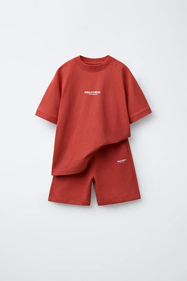 ENSEMBLE T-SHIRT ET BERMUDA AVEC INSCRIPTION