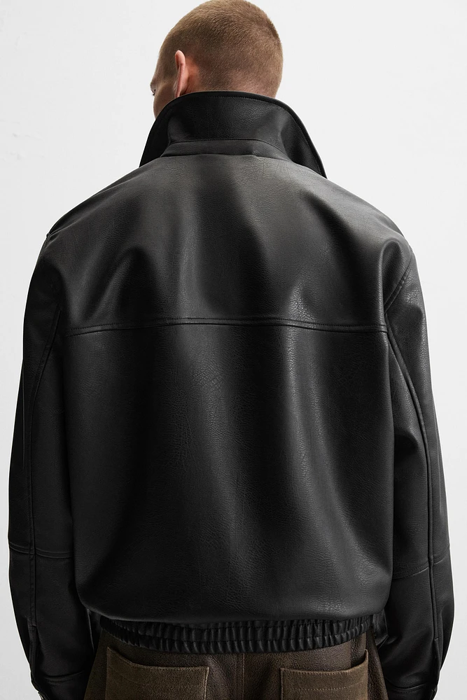 BLOUSON EN MATIÈRE SYNTHÉTIQUE