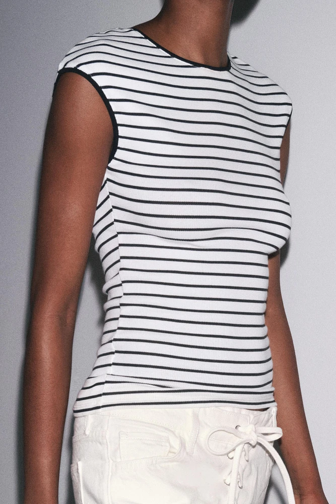 RIBBED T-SHIRT