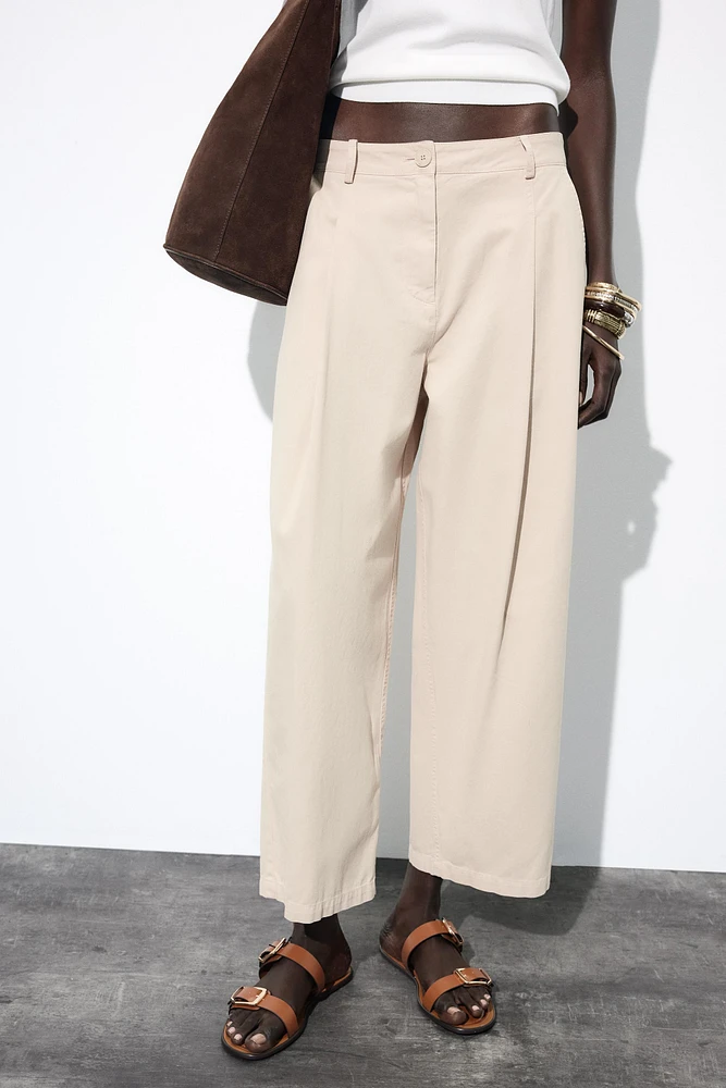PANTALON CHINO À PINCES