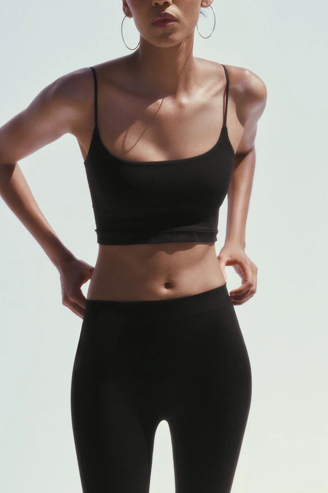 SEAMLESS CROP TOP