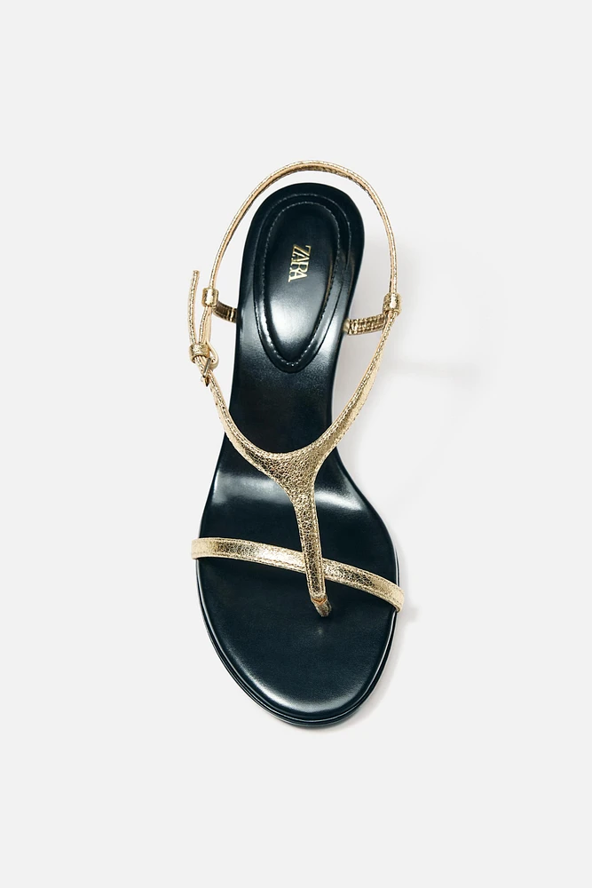 SANDALES À EFFET MÉTALLISÉ ET BRIDES