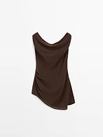 Top lin à encolure asymétrique