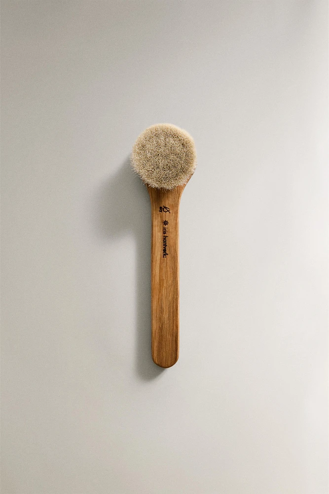 IRIS HANTVERK FACE BRUSH