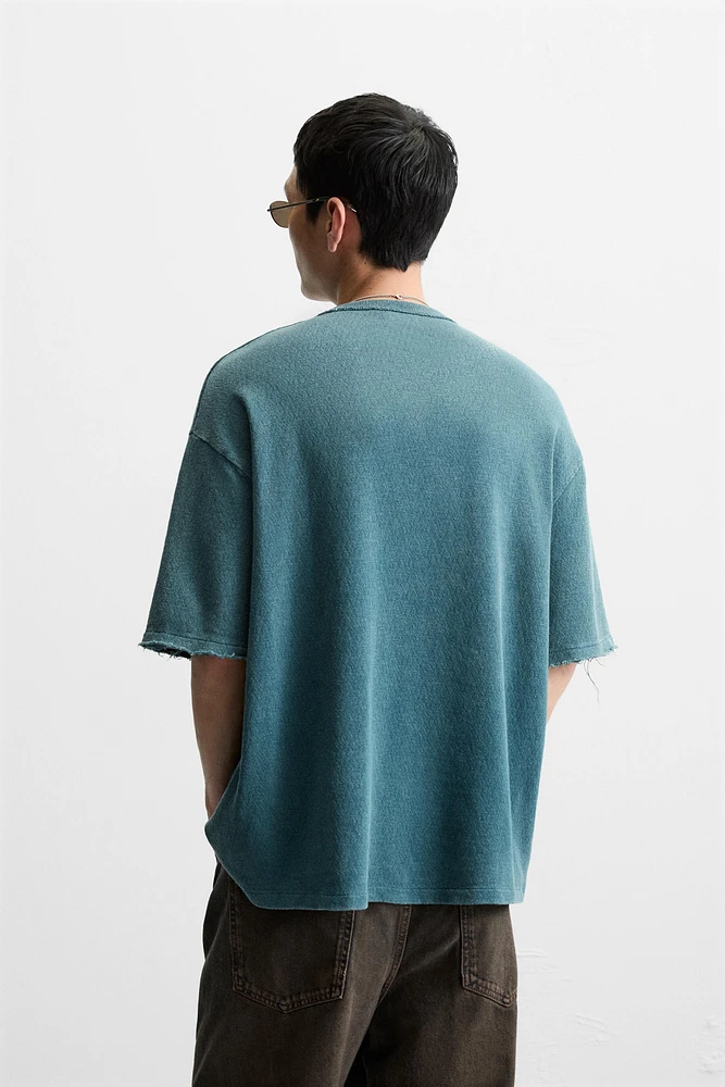 T-SHIRT EN MAILLE IMPRIMÉ DÉLAV