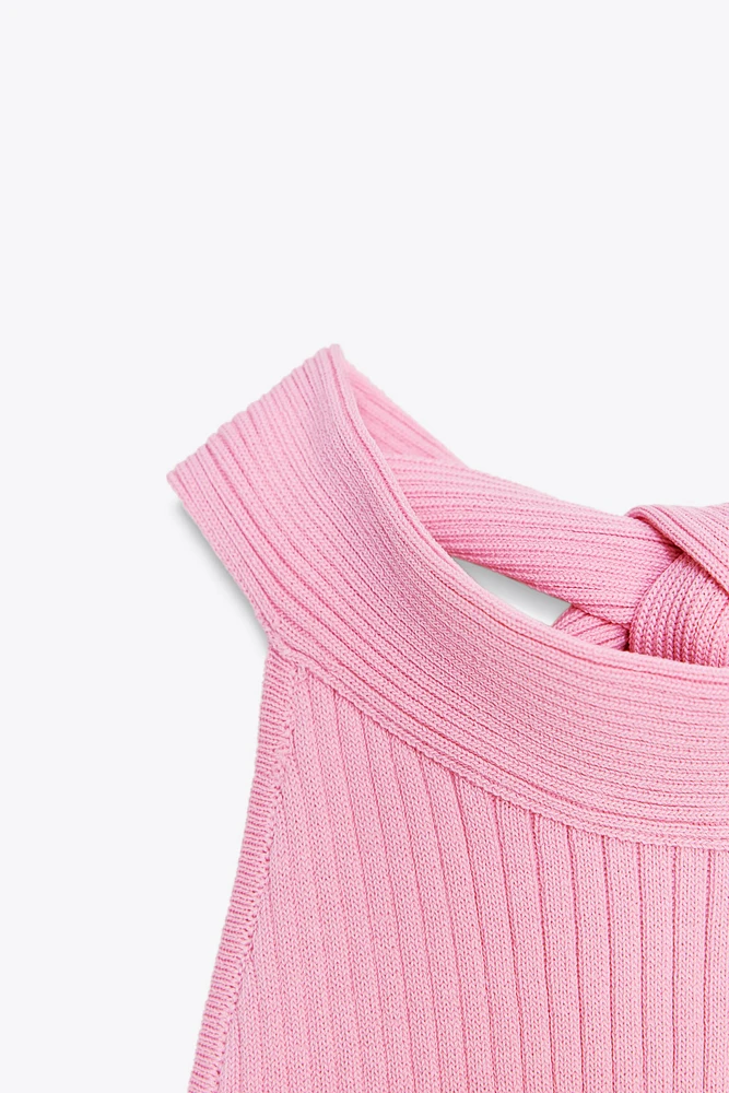 TOP HALTER EN MAILLE AVEC NŒUD