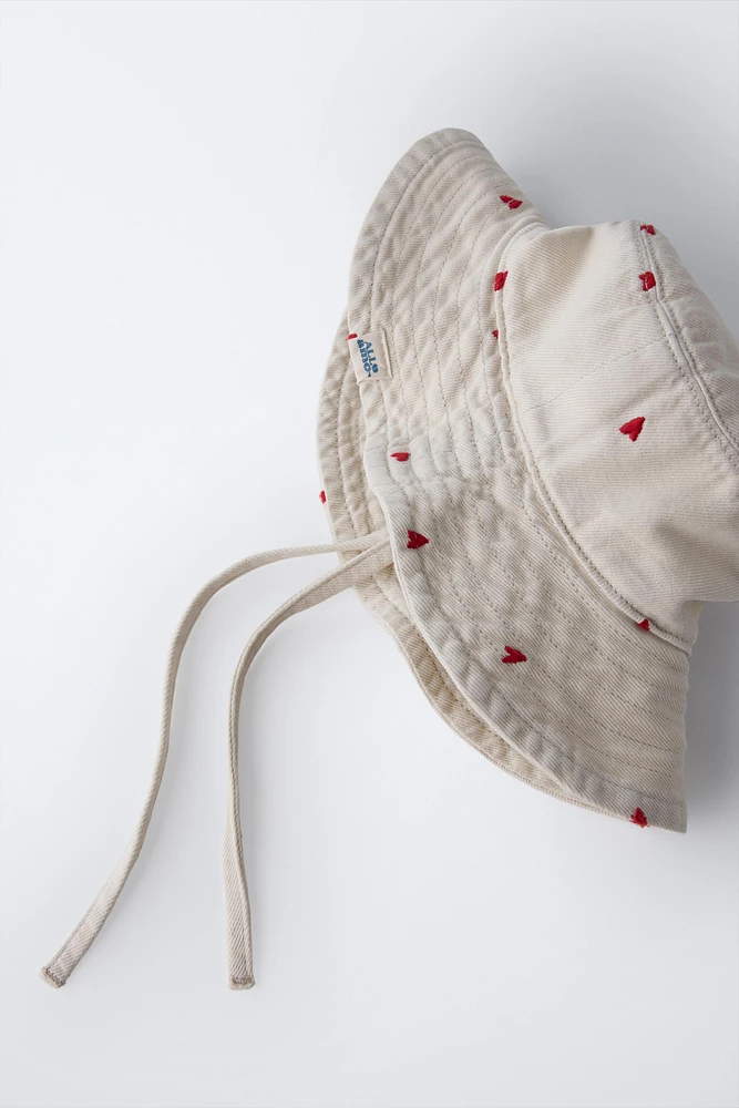 HEART PRINT TWILL BUCKET HAT