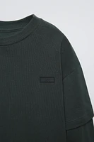 LAYERED SLEEVE LABEL T-SHIRT