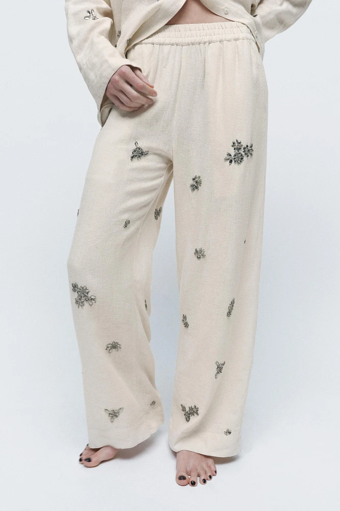 PANTALON AVEC LIN ET BIJOUX