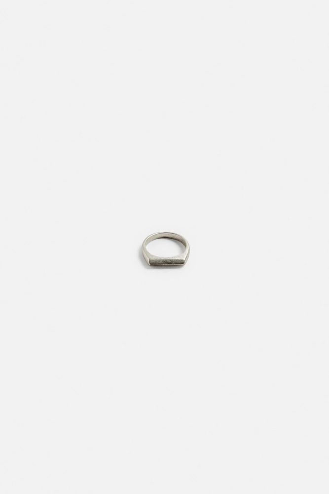 SIGNET RING