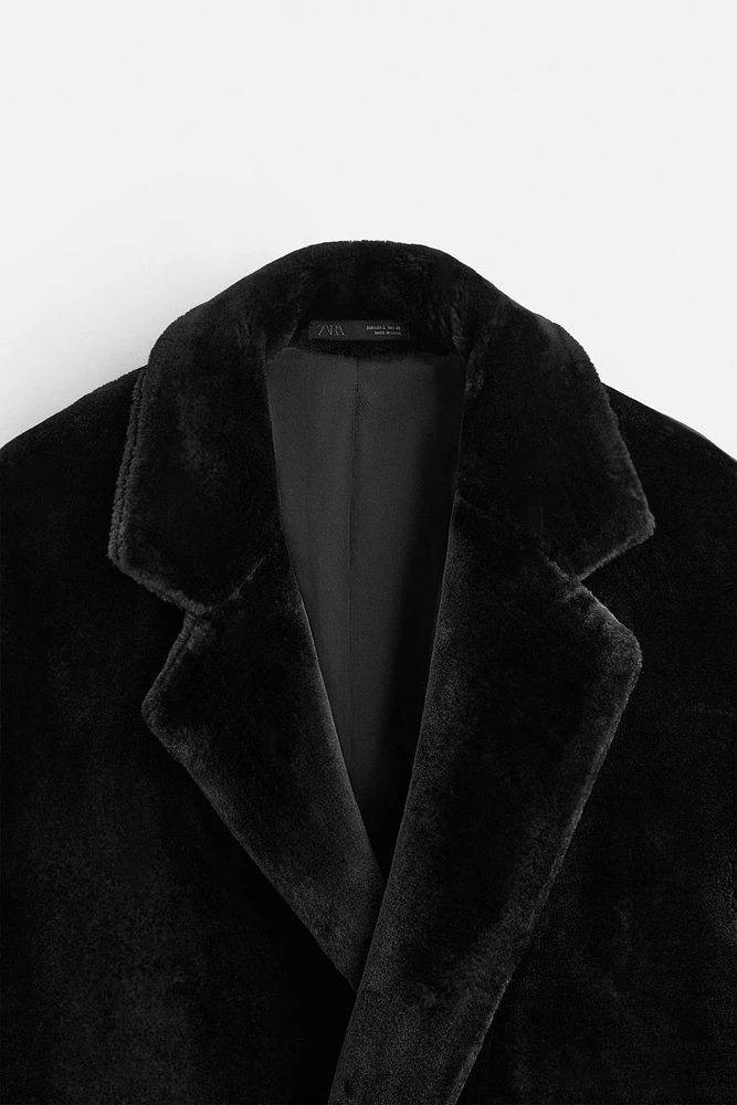 MANTEAU EN FAUSSE FOURRURE