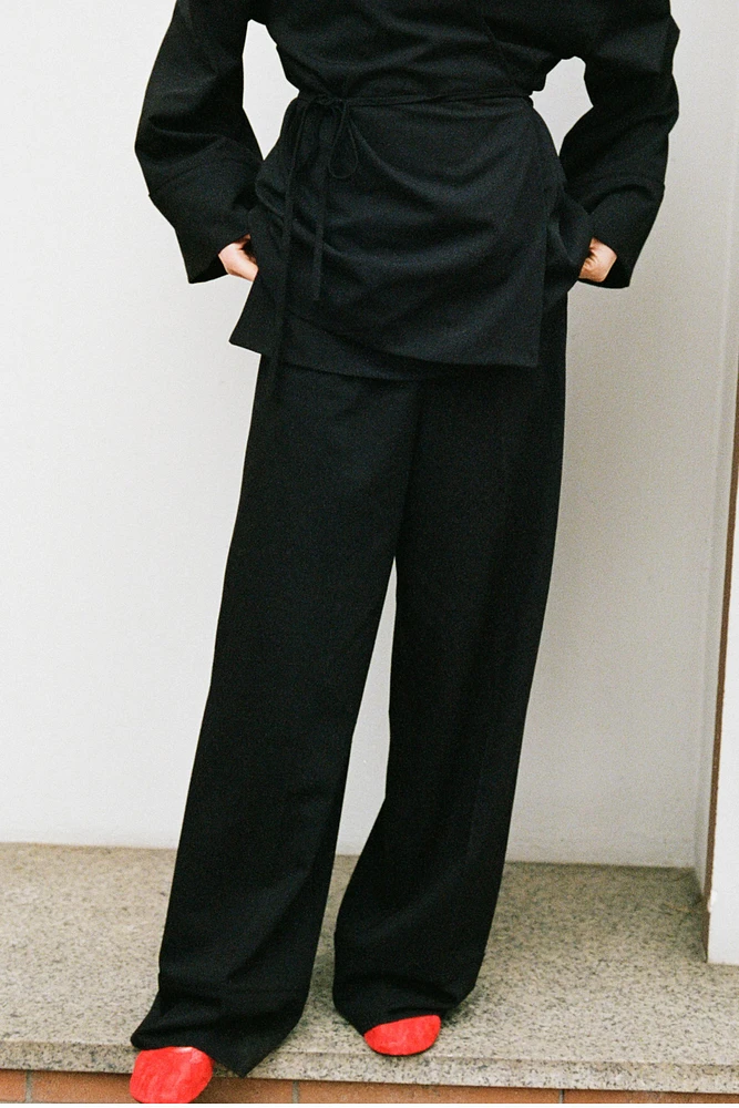 STRAIGHT LEG PANTS WITH SIDE PIPING