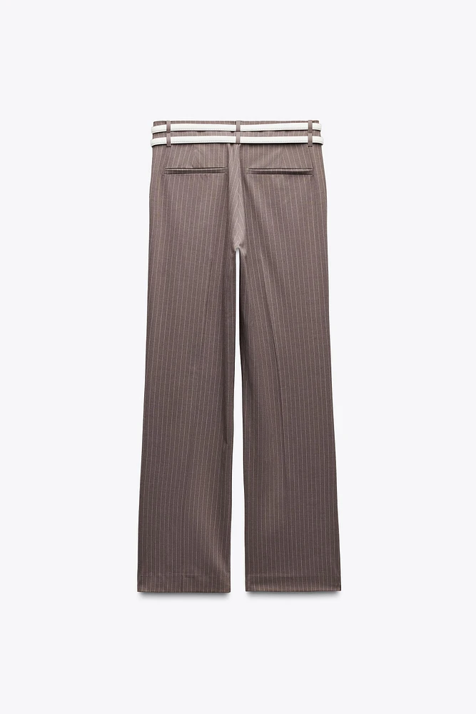 PANTALON À DOUBLE CEINTURE RAYÉ