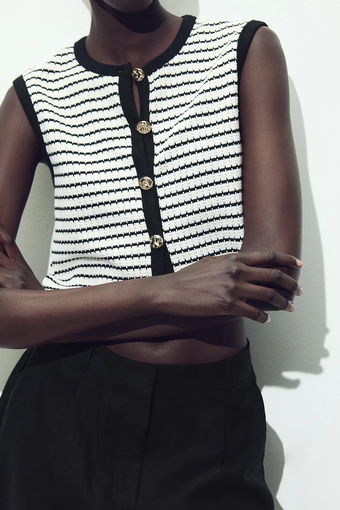 BUTTONED JACQUARD VEST TOP