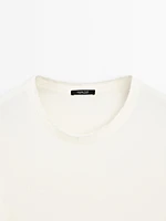 T-shirt with frayed collar