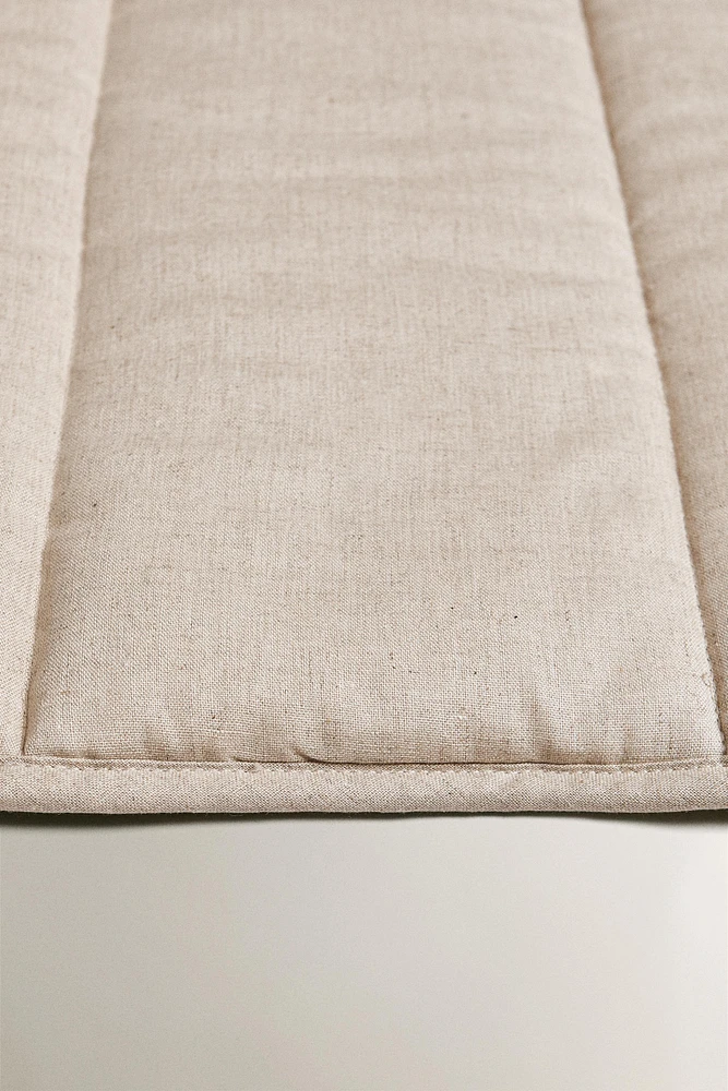QUILTED TOPPER WITH TOPSTITCHING