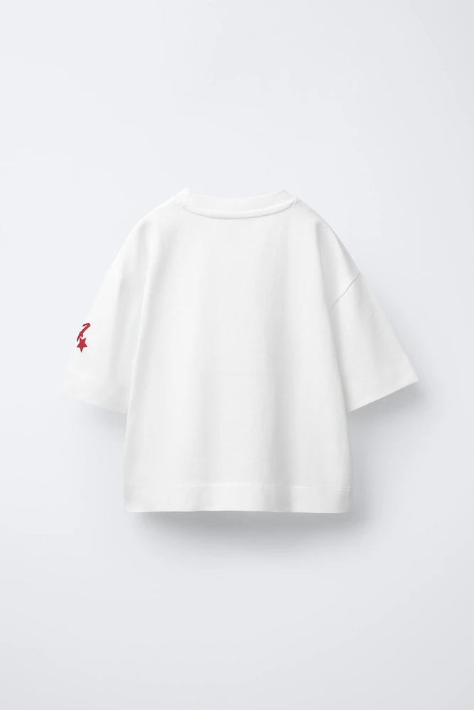 T-SHIRT À INSCRIPTION ET NUMÉRO