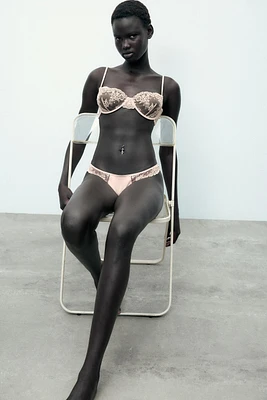 CULOTTE EN MATIÈRES VARIÉES BRODÉES