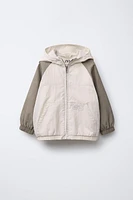 LIGHTWEIGHT HOODED RAINCOAT