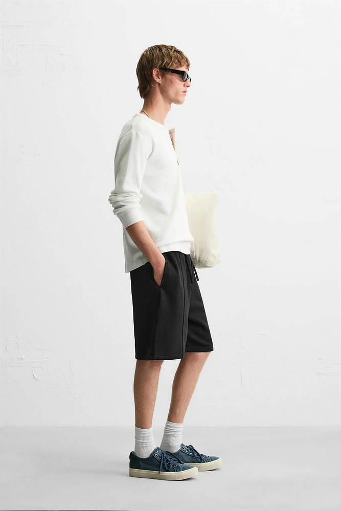 SEAMED JOGGING SHORTS
