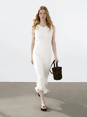 Knit dress with fringed hem