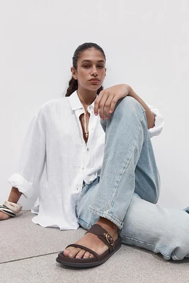 BUCKLE SANDALS