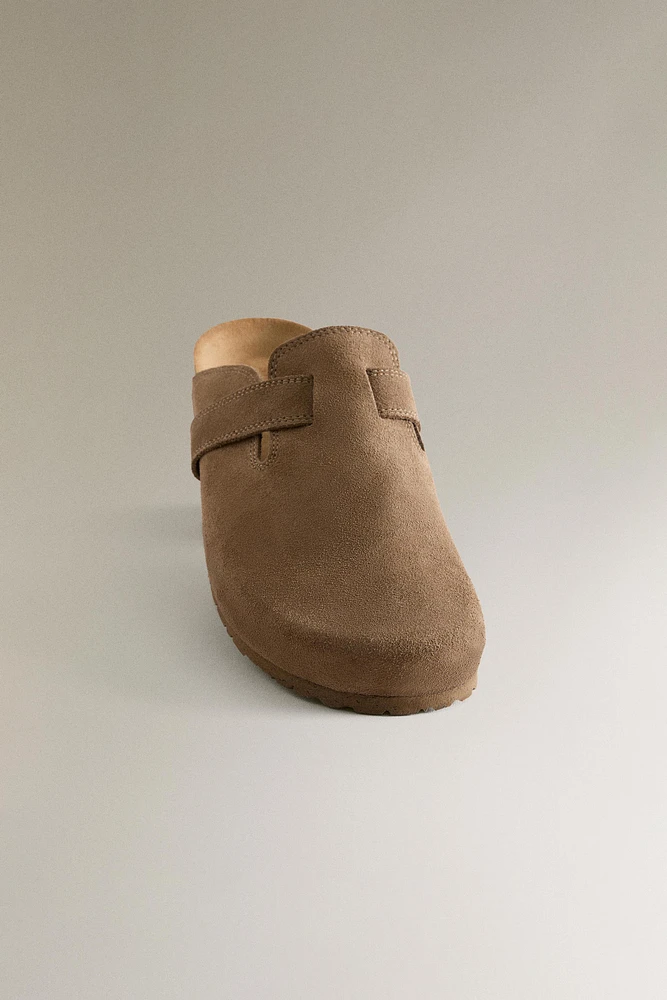 LEATHER CLOGS WITH STRAP