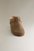 LEATHER CLOGS WITH STRAP