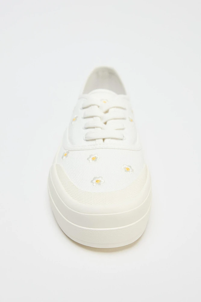 FLORAL EMBROIDERED SNEAKERS
