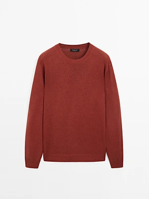 Crew neck knit sweater