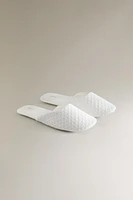 CHAUSSONS TISSU PLUMETIS DÉTAIL SATIN