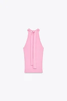 TOP HALTER EN MAILLE AVEC NŒUD