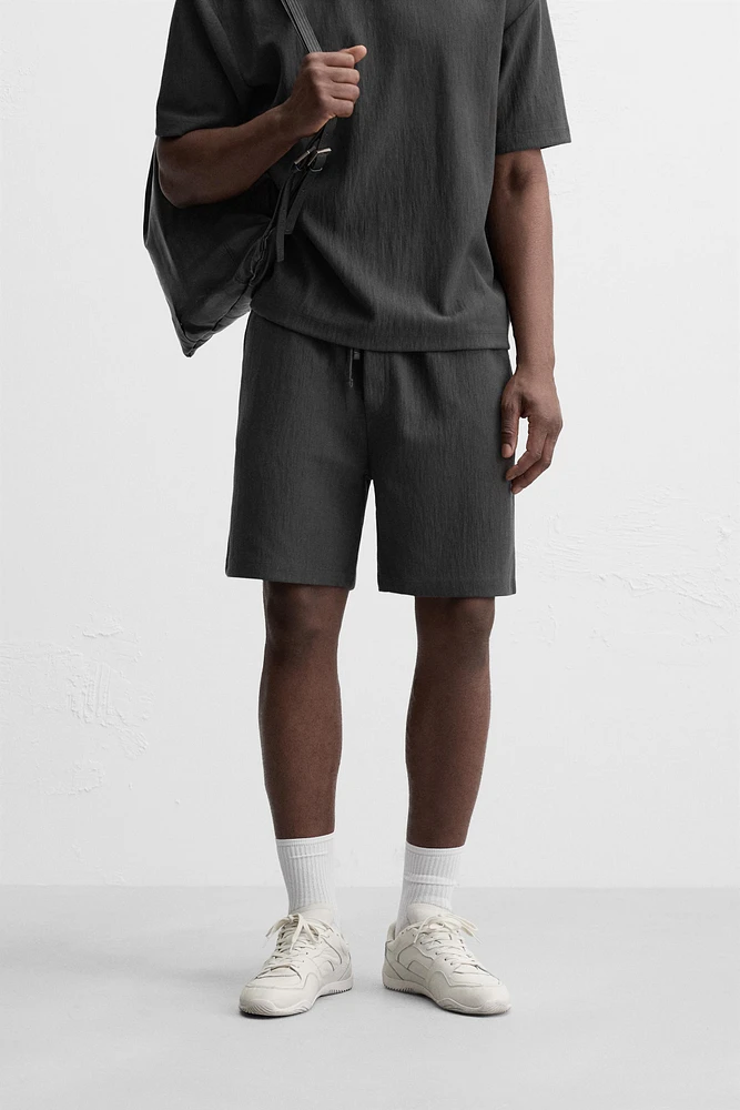 TEXTURED JOGGER SHORTS