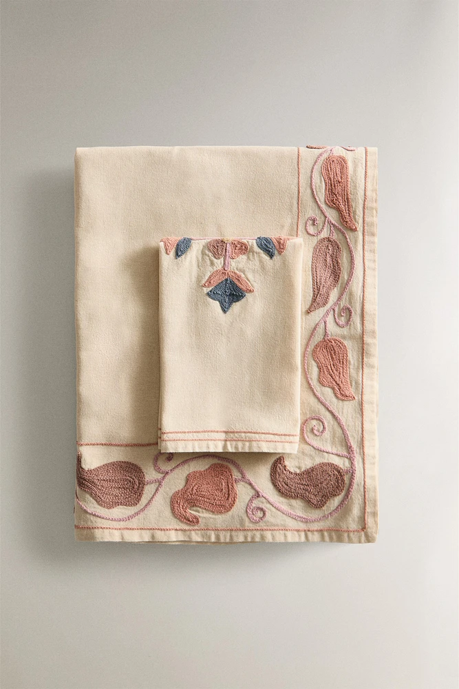 EMBROIDERED COTTON TABLECLOTH