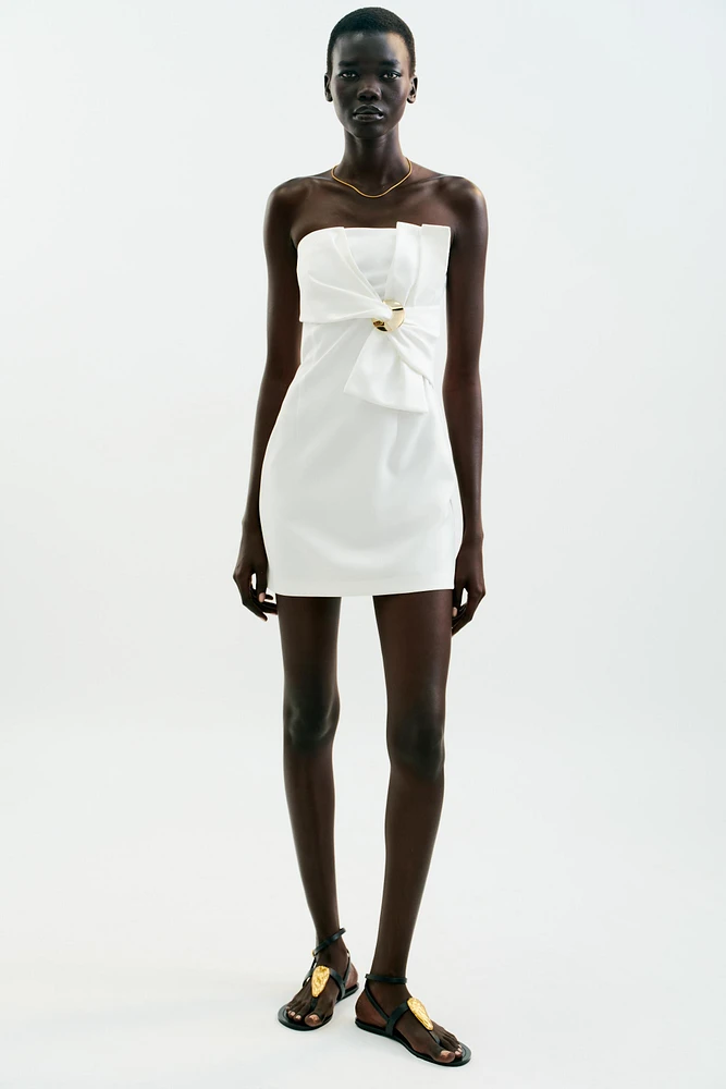 ROBE COURTE NŒUD DÉCOR DORÉ