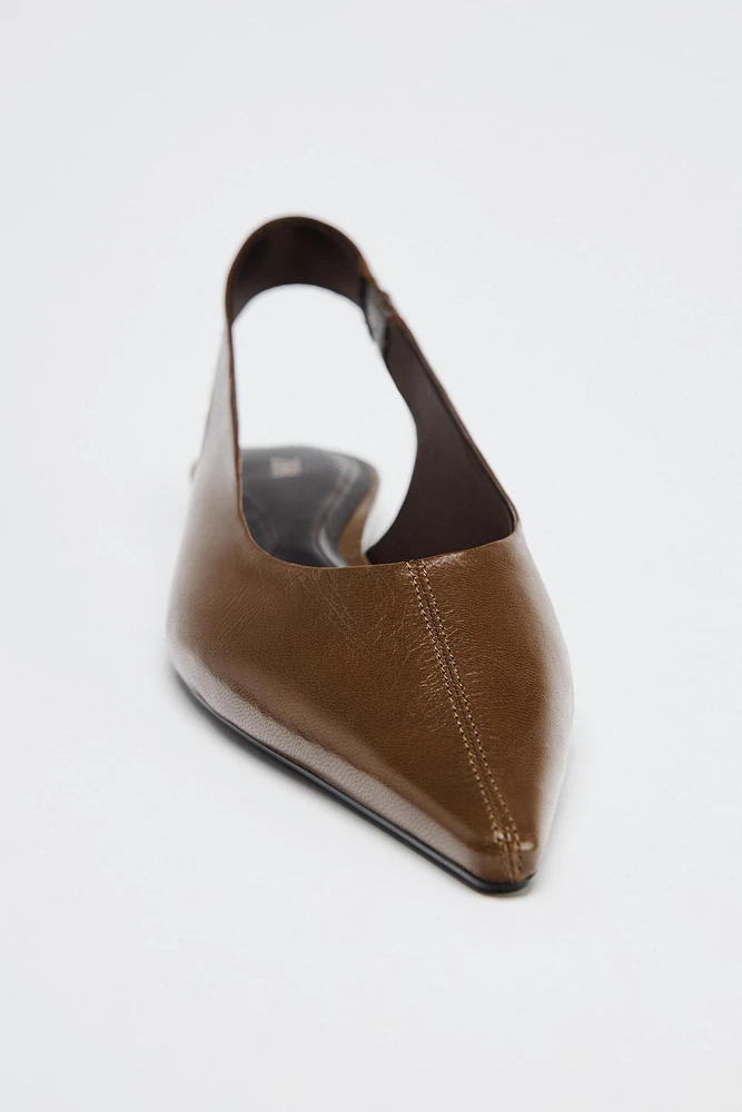 BALLERINES EN CUIR OUVERTES À L'ARRIÈRE AVEC BOUT POINTU