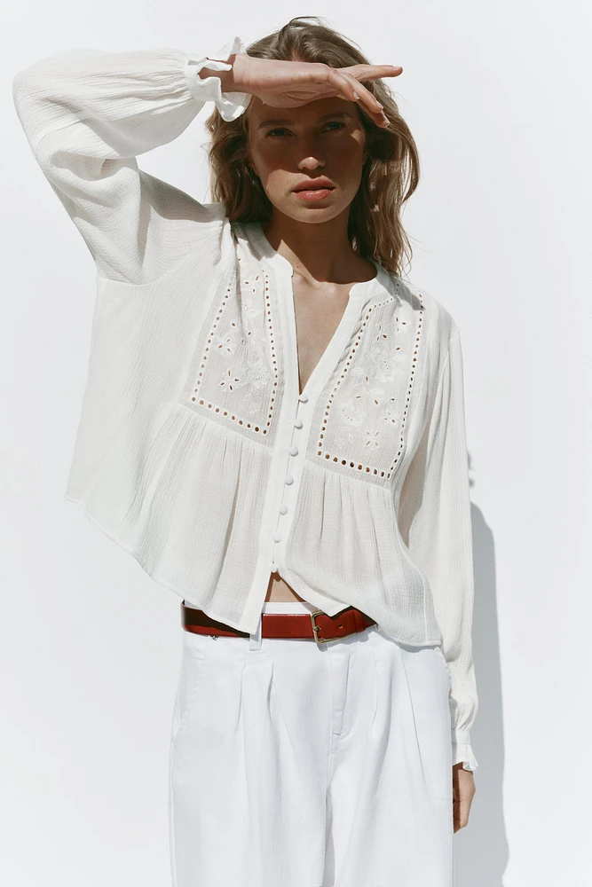 EMBROIDERED EYELET CROPPED BLOUSE